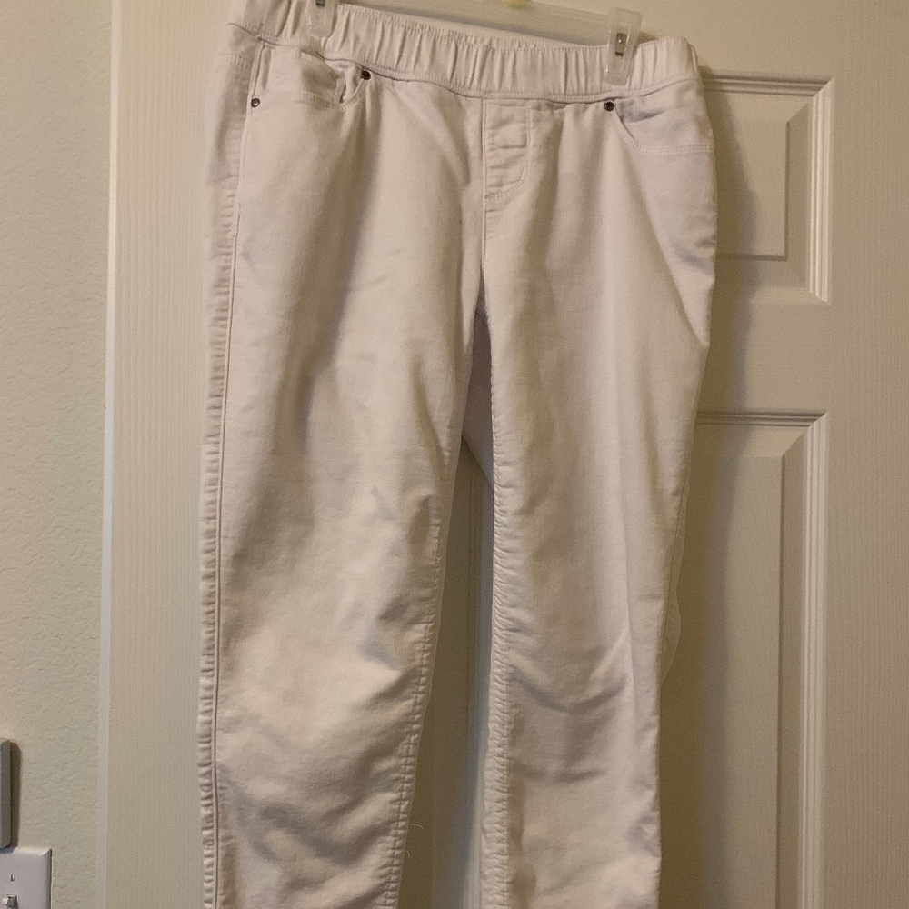 Earl Jeans White Pull on Ankle Jeans